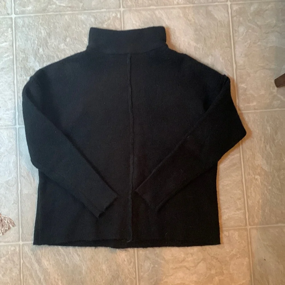 Universal Thread Sweater - Picture 1 of 2